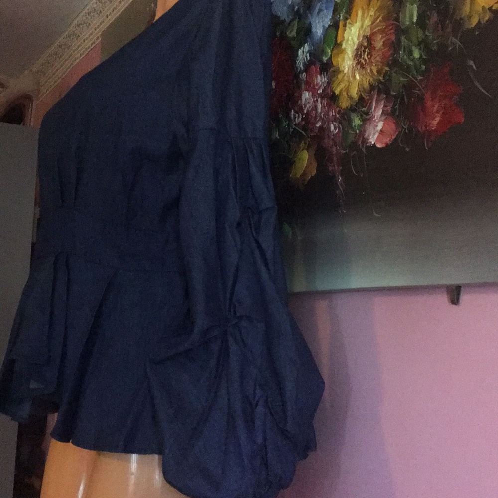 Beautiful blouse - Picture 2 of 7